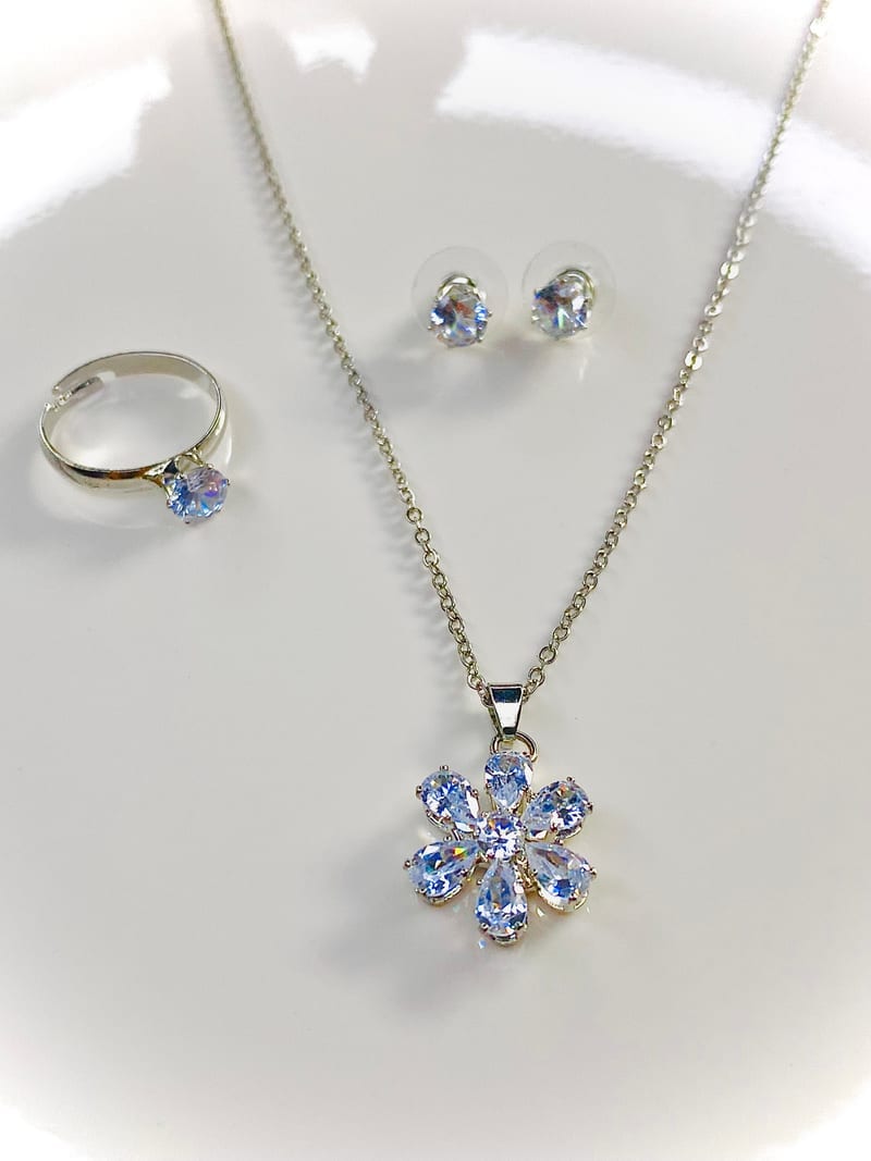 Tiny Gem Flower — product photo 1 of 1