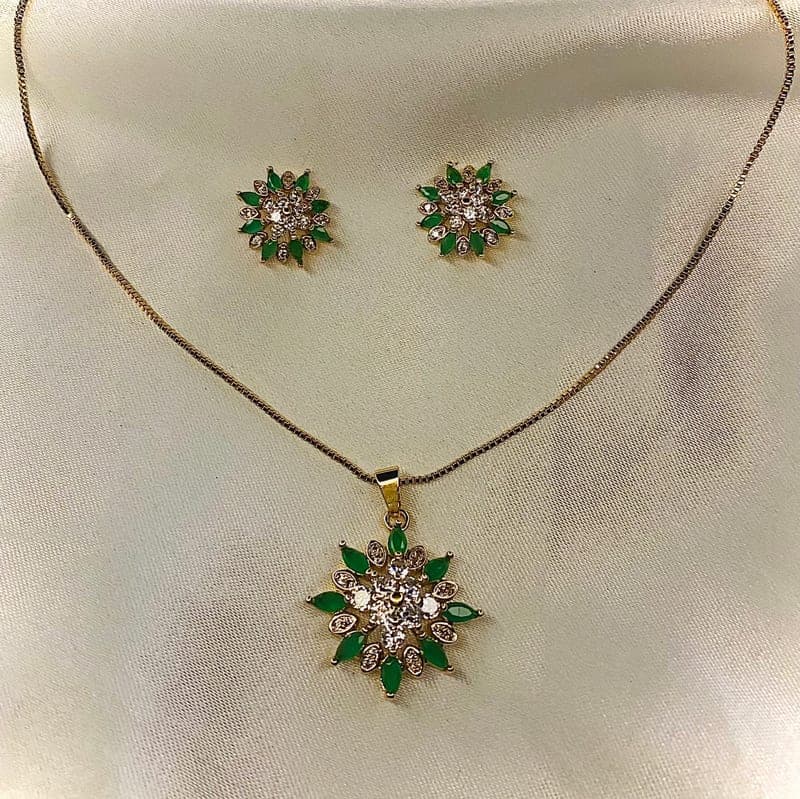 Dahlia Pendant Set